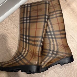 Authentic Burberry rainboots